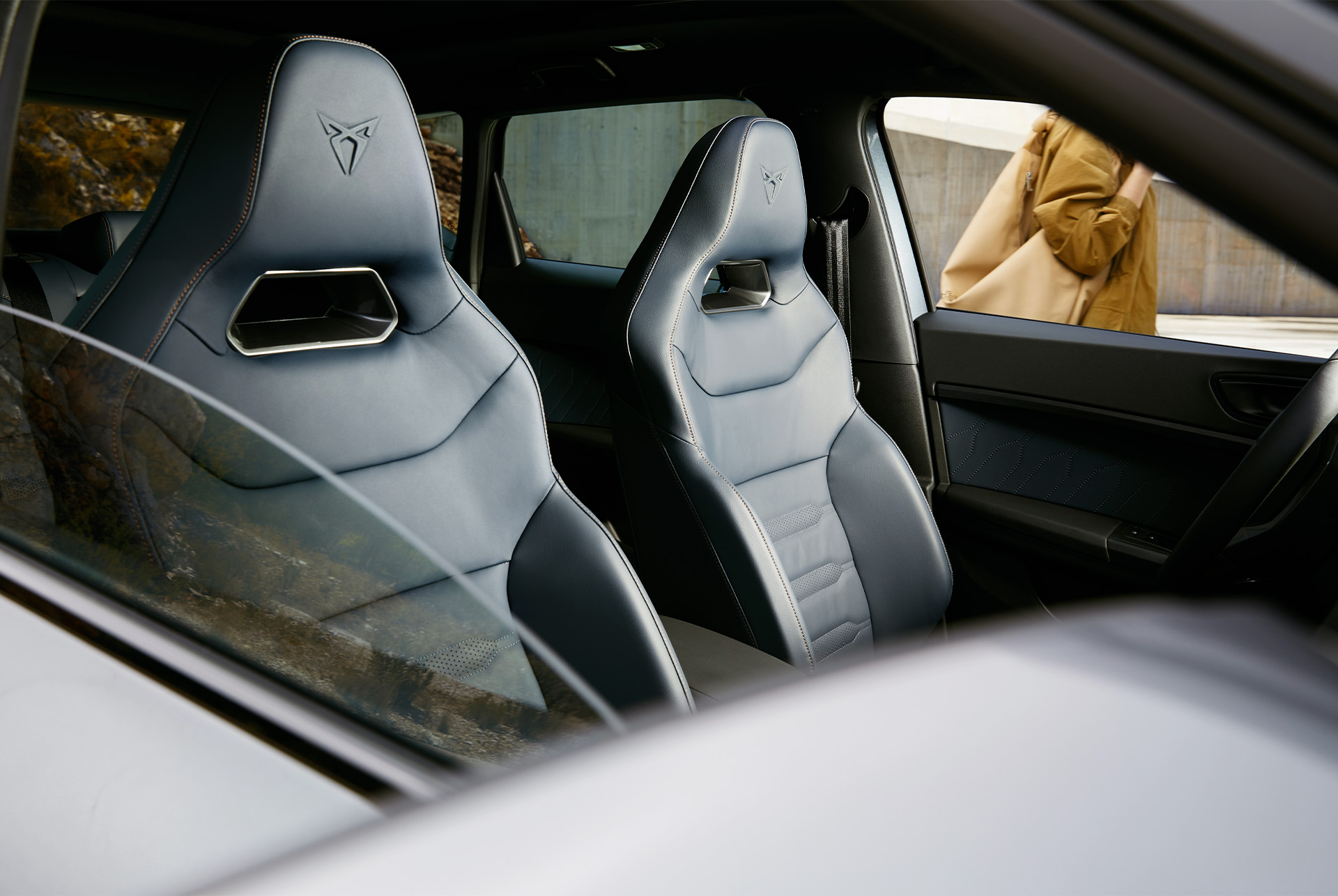 Close-up view of the bucket seats in the CUPRA Ateca, crafted with Petrol Blue genuine leather for a timeless, premium look.